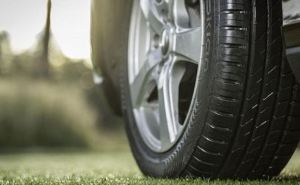 Азот или Кислород: Почему некоторые автомобилисты предпочитают накачивать шины азотом?