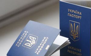 Украинским мужчинам обещают быстрое оформление загранпаспорта
