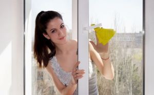 Вмиг отмоете окна без разводов и химии: поможет «бабушкин» рецепт