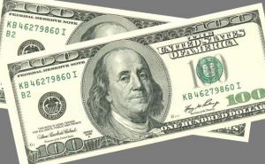 Доллар дешевеет: курс валют на 18 апреля 2024 года