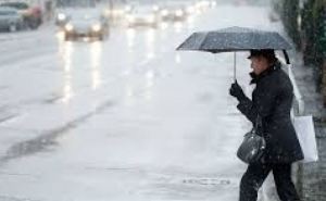 Дожди, мокрый снег, потепления не ожидается. Прогноз погоды в Украине на два дня