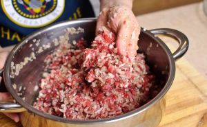 Как попробовать на соль фарш на котлеты: так делают повара чтобы не подхватить заразу