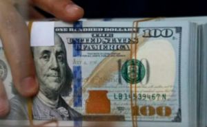 Доллар подешевел: курсы валют на 29 апреля 2024 года