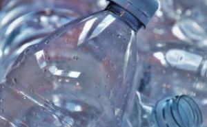 От зеленого налета не останется и следа: Как начисто вымыть пластиковые бутылки?