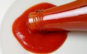 Никогда не выбрасывайте просроченный кетчуп! Его можно не только есть, а опытные хозяйки знают как применить его в быту