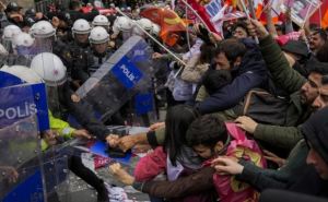 В Стамбуле полиция разогнала  участников первомайских демонстраций