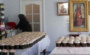 К Великому празднику Пасхи, в женском монастыре на Одесщине выпекают 20 тыс. куличей для переселенцев и нуждающимся