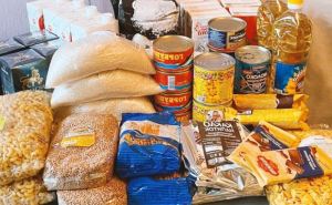 Гражданам Украины преклонного возраста со статусом ВПЛ выдают продуктовые наборы — как пенсионерам получить гуманитарную помощь