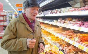 Сразу на 40 гривен: супермаркеты взвинтили цены на колбасу и сыр