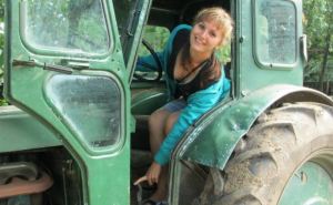 Женщин за руль трактора, а пенсионеров на сбор урожая: как в Украине справляются с нехваткой рабочих рук
