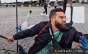 В Германии, исламист напал с ножом на политика, есть пострадавшие. Полицейский тяжело ранен