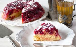Быстрый пирог-перевертыш с ягодами — съедается в один момент: готовлю два раза в неделю. Будете чаевничать как короли