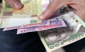 Украинцам со статусом ВПЛ выдают по 10 800 гривен в одни руки: как получить новую денежную помощь