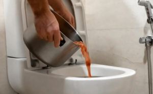 Пересолили суп — не беда: Этот лайфхак исправит проблему за 5 минут — секрет хитрых хозяек