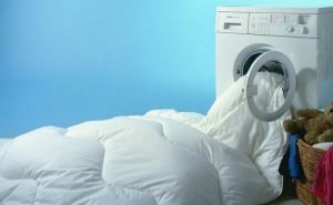 Пришло время стирать громоздкие одеяла: я использую бензин — не надо отжимать и ничего не сбивается