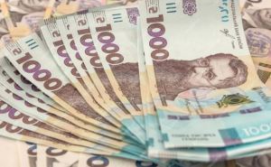 Для граждан Украины со статусом ВПЛ объявлена выдача денежной помощи в течение 6 месяцев: как получить деньги