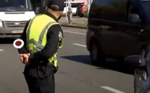 В Киеве водителя грузовика оштрафовали на 102 тысячи и заблокировали колеса. За какое нарушение?