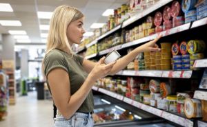 Какие продукты можно хранить без холодильника и что освежит в безумную жару: обзор цен в супермаркетах Киева