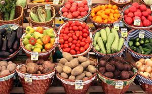 Цена уже упала на треть: молодой овощ продолжает дешеветь, что будет дальше