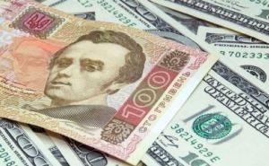 Украинцев, которые откладывали доллары или евро заставят заплатить штраф: 20% от суммы