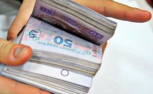 Выдают по 6600 гривен в руки: успейте получить денежную помощь