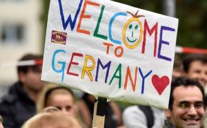 Германия начнет высылать беженцев, но не прямиком в страну происхождения