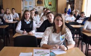 Для старших классов средних школ в Украине вводят новые стандарты обучения