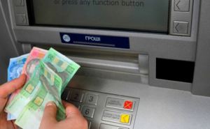 Клиентов Ощадбанка предупредили: до 28 июля карты, банкоматы и приложения могут работать со сбоями