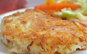 Рыба в картофельной шубе — блюдо «два в одном»: все в одной сковороде