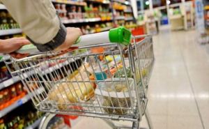 Подорожание неизбежно! Украинцам советуют заранее запастись некоторыми продуктами.