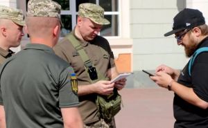 Где мужчинам лучше две недели на улицу не выходить. В одном из регионов Украины усилили мобилизацию: блокпосты, ТЦК и полиция.