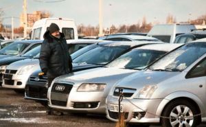 «Евробляхи» не в цене: сколько загнали подержанных иномарок в Украину