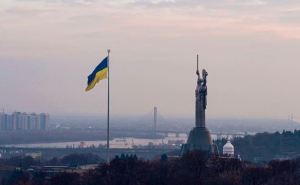 Самому большому флагу Украины не везёт. Его сняли с флагштока второй раз за неделю