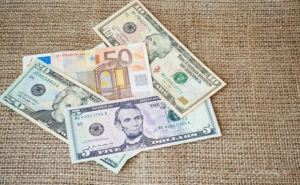 Долар, євро та злотий зростають, гривня падає: курси валют на 15 січня 2025 року