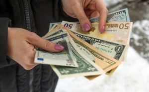 Долар дешевшає: курс валют на 3 лютого 2025 року