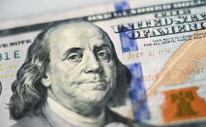 Долар покотився вниз: курс валют на 24 лютого 2025 року