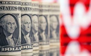 Лихоманить і далі — сьогодні долар дешевшає: курси валют на 5 березня 2025 року