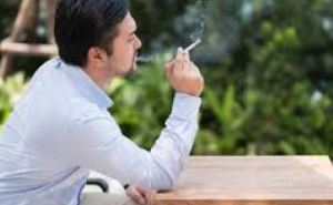 Сегодня запретили курение в парках и лесопарковых зонах Праги
