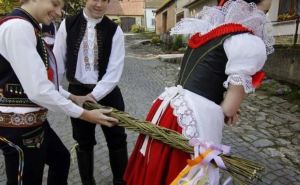 Чешские женщины жалуются на избиение розгами