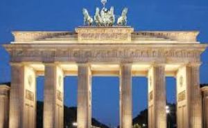 В апартаменты берлинского отеля заселили мигрантов-ромов. Немцы возмущены ситуацией