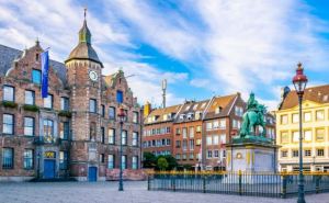 В Германии, ведомство по делам иностранцев не справляется с потоком людей