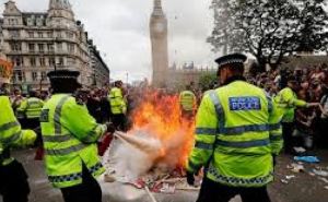 В столице Великобритании подожгли отель с мигрантами