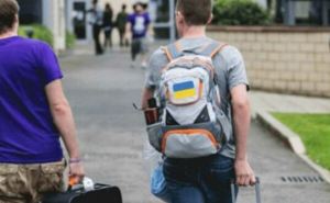 45% юношей планирует остаться: как разрешение на выезд мужчинам до 22 лет повлияло на рынок труда