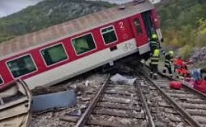 В Словакии произошло лобовое столкновение поездов. Есть пострадавшие