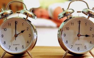 Перевод часов на зимнее время в последнюю минуту оказалось что радоваться возможности поспать на час больше не получится