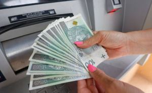 Денежные переводы украинцев в Польше взяты под внимательный контроль налоговой инспекции