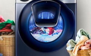 Стиралка будет работать практически вечно. Зажмите две кнопки — машинка сама очистится от жижи из грязи, плесени и остатков порошка