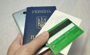 Не только лимиты на денежные переводы, но и ограничение количества карт. Украинские пенсионеры могут столкнуться с новыми запретами
