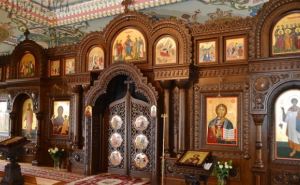 Сегодня православные почитают одну из чудеснейших икон Божией Матери. Она находится в Киеве