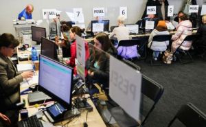 Украинские граждане в Польше могут выдохнуть: законопроект Навроцкого о сворачивании помощи беженцам не прошёл